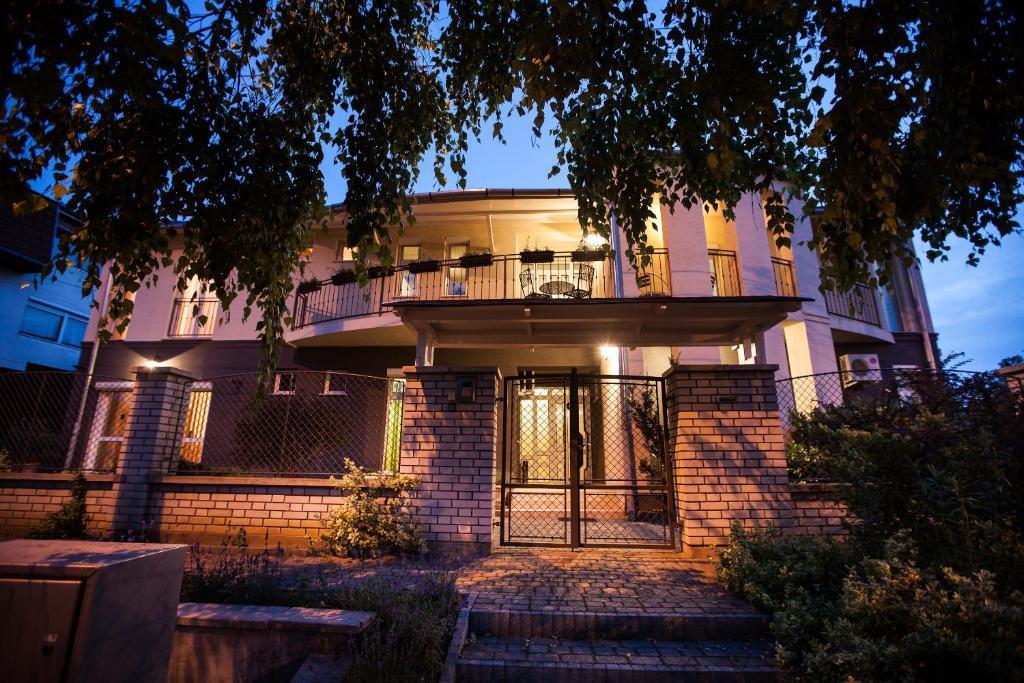 Csenge Villa Siofok Luaran gambar