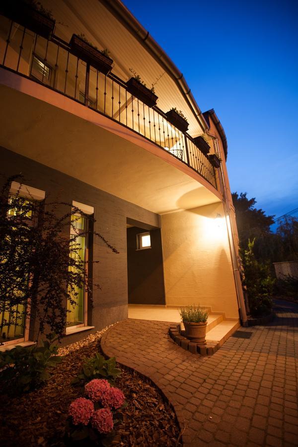 Csenge Villa Siofok Bilik gambar